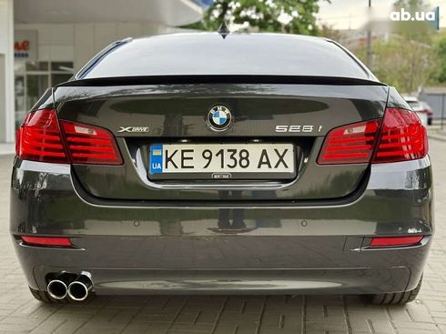 BMW 5 серия 2015 - фото 16