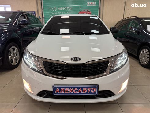 Kia Rio 2012 белый - фото 5