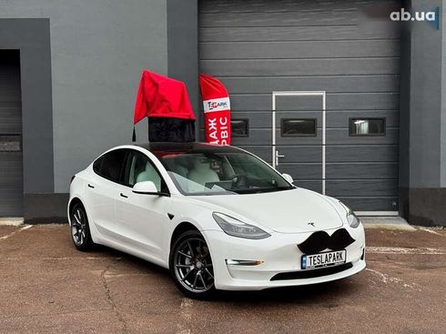 Tesla Model 3 2021 - фото 2