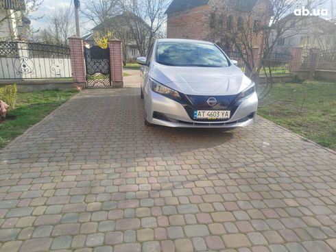 Nissan Leaf 2023 серебристый - фото 2