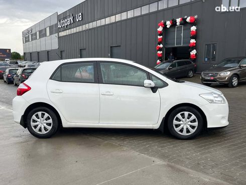 Toyota Auris 2010 белый - фото 4
