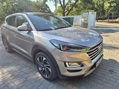 Hyundai Tucson 2018 бежевый - фото 9