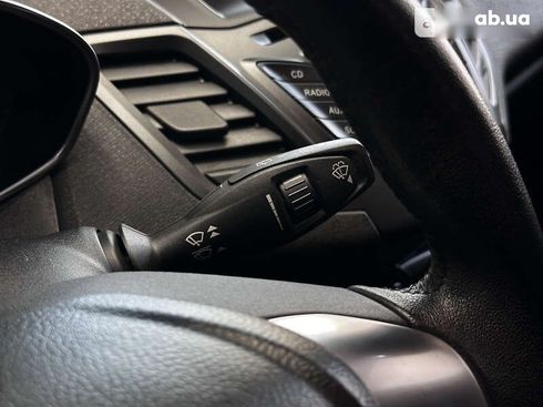 Ford Fiesta 2015 - фото 27