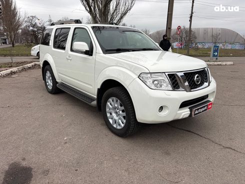 Nissan Pathfinder 2011 белый - фото 7