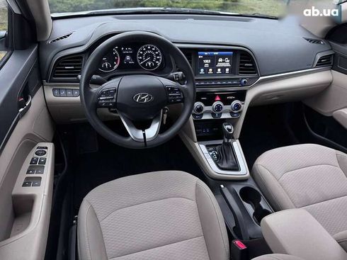 Hyundai Elantra 2019 - фото 18