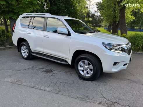 Toyota Land Cruiser Prado 2020 белый - фото 4