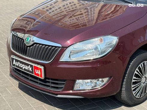 Skoda Fabia 2011 красный - фото 8