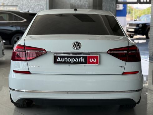 Volkswagen Passat 2016 белый - фото 5