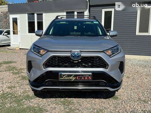 Toyota RAV4 2021 - фото 2