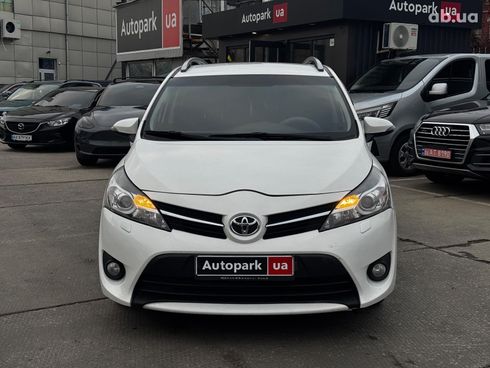 Toyota Avensis Verso 2014 белый - фото 2