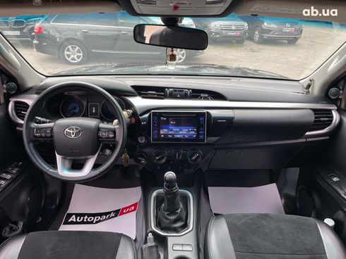 Toyota Hilux 2015 черный - фото 20