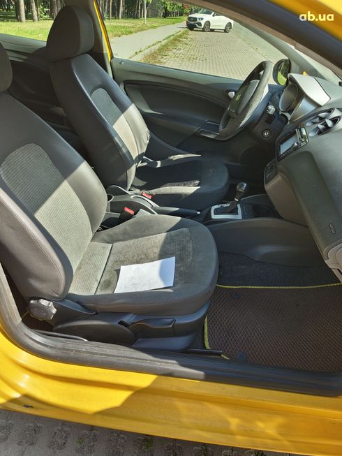 SEAT Ibiza 2010 желтый - фото 6
