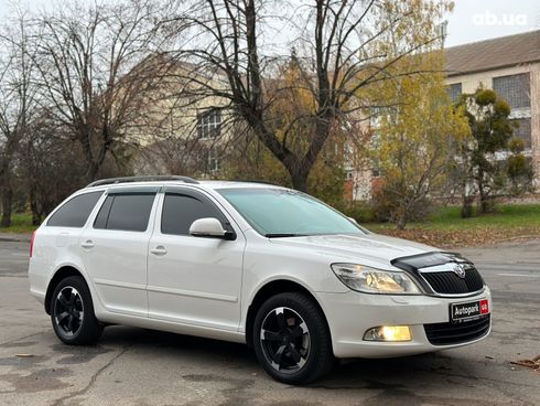 Skoda Octavia 2010 белый - фото 12