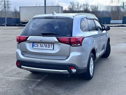 Mitsubishi Outlander 2018 - фото 16