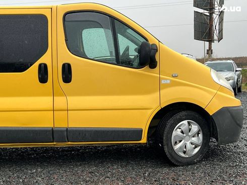 Renault Trafic 2007 желтый - фото 11