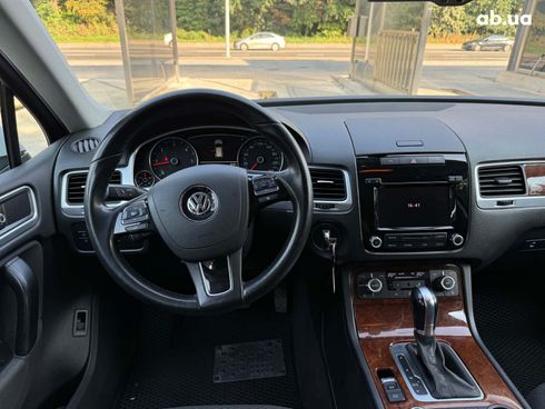 Volkswagen Touareg 2013 белый - фото 15