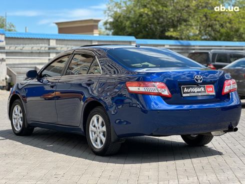 Toyota Camry 2010 синий - фото 6