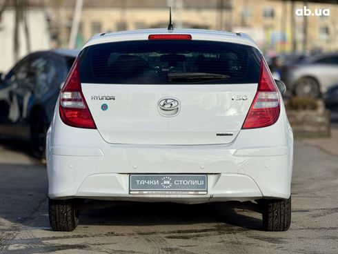 Hyundai i30 2011 белый - фото 4