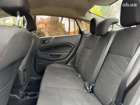 Ford Fiesta 2017 серый - фото 17