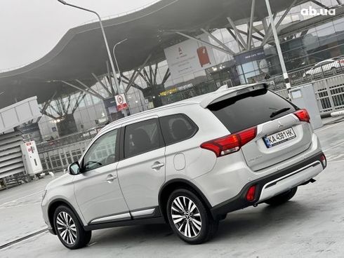 Mitsubishi Outlander 2020 - фото 7