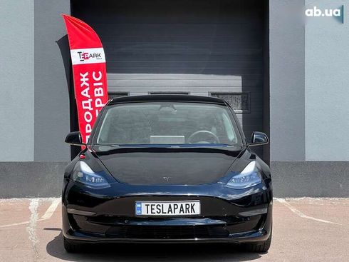 Tesla Model 3 2021 - фото 2