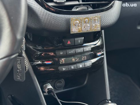 Peugeot 2008 2019 белый - фото 31