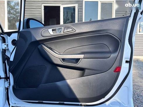 Ford Fiesta 2016 - фото 28