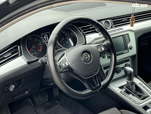 Volkswagen Passat 2015 серый - фото 28