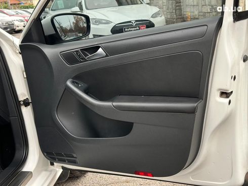 Volkswagen Jetta 2012 белый - фото 21