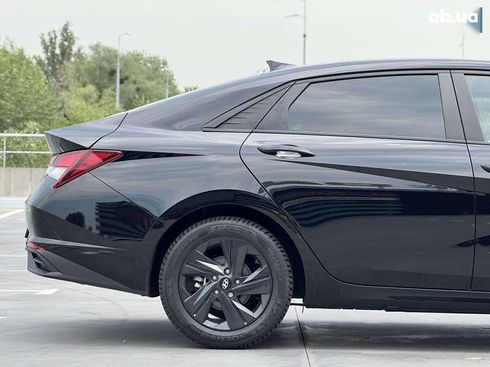 Hyundai Elantra 2021 - фото 18
