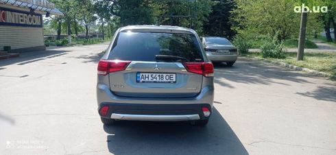 Mitsubishi Outlander 2016 серебристый - фото 4