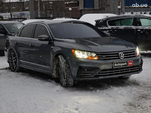 Volkswagen Passat 2016 серый - фото 3