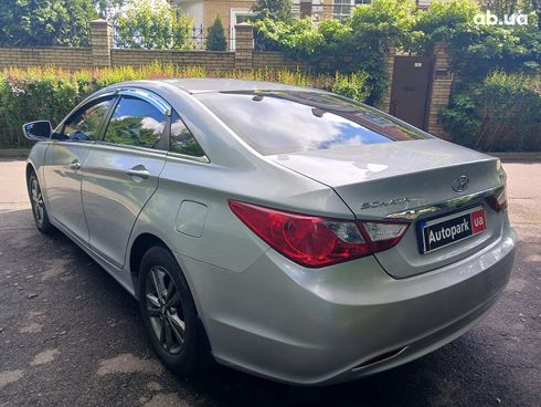 Hyundai Sonata 2015 серый - фото 7