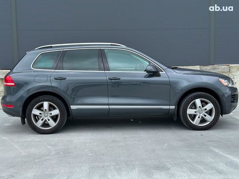 Volkswagen Touareg 2011 серый - фото 15