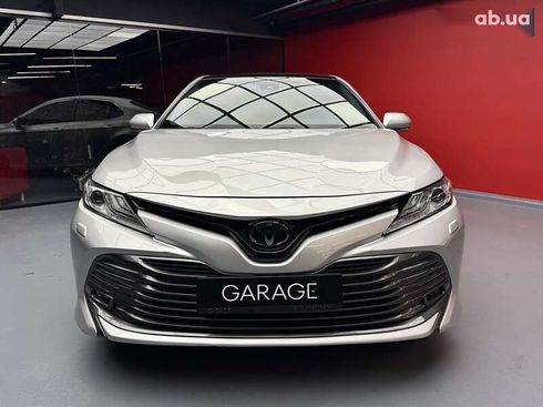 Toyota Camry 2019 - фото 3