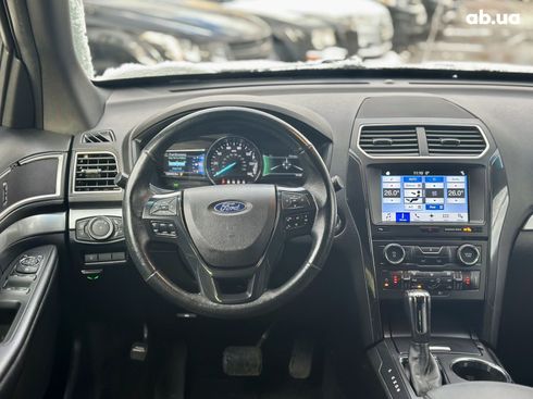 Ford Explorer 2016 серый - фото 16