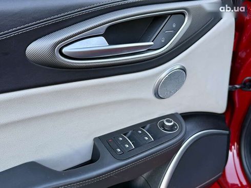 Alfa Romeo Giulia 2019 - фото 18