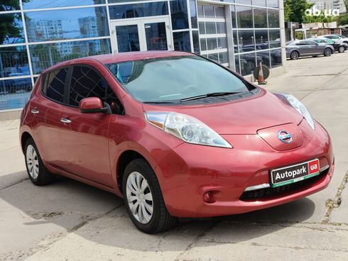 Nissan Leaf 2014 красный - фото 9