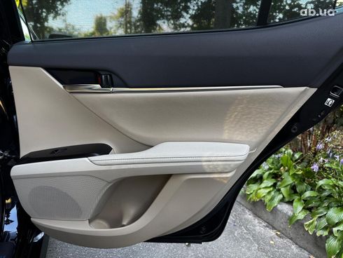 Toyota Camry 2022 черный - фото 37