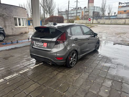 Ford Fiesta 2017 серый - фото 6