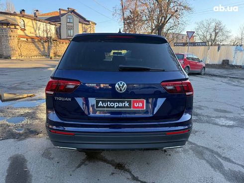 Volkswagen Tiguan 2020 синий - фото 6