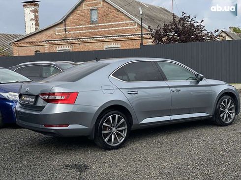 Skoda Superb 2017 - фото 18