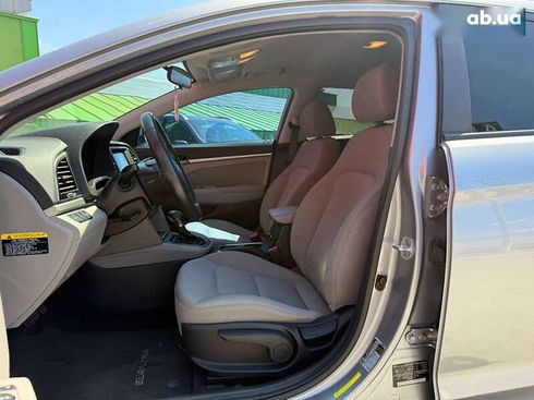Hyundai Elantra 2016 - фото 9