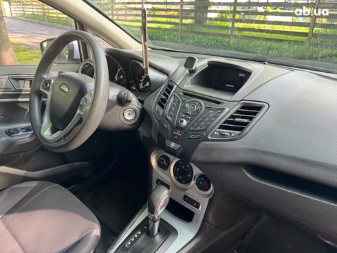Ford Fiesta 2018 белый - фото 23