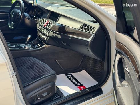 BMW 5 серия 2015 белый - фото 14
