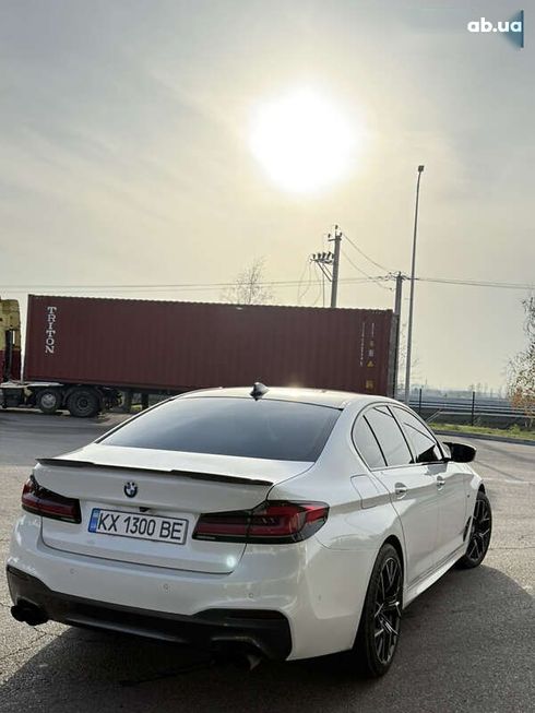 BMW 5 серия 2017 - фото 12