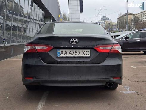 Toyota Camry 2019 - фото 5