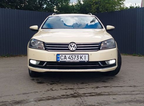 Volkswagen Passat Variant 2013 бежевый - фото 4