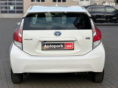 Toyota Aqua 2015 белый - фото 5