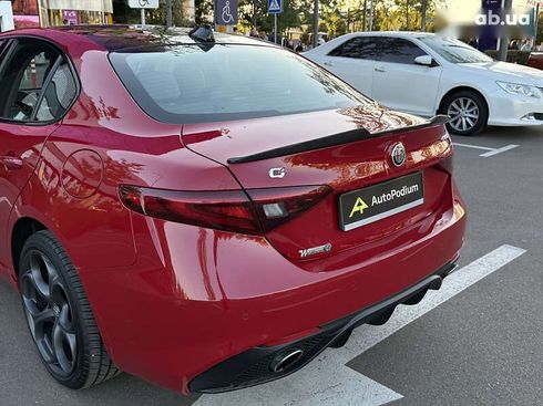 Alfa Romeo Giulia 2019 - фото 14